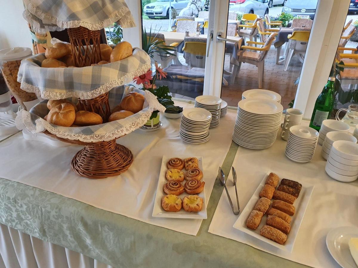 Gasthof Hotel Zur Post 펠레크 외부 사진