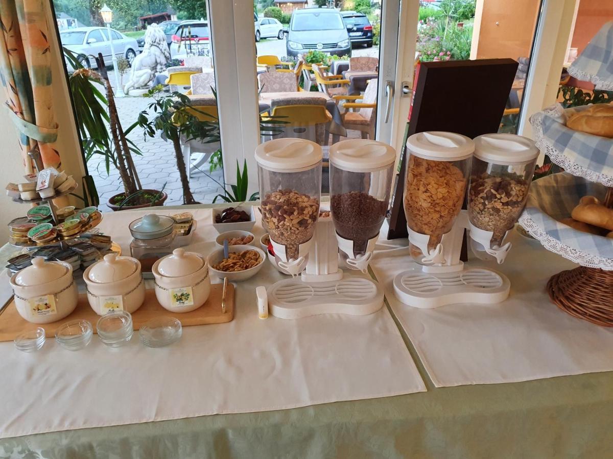 Gasthof Hotel Zur Post 펠레크 외부 사진