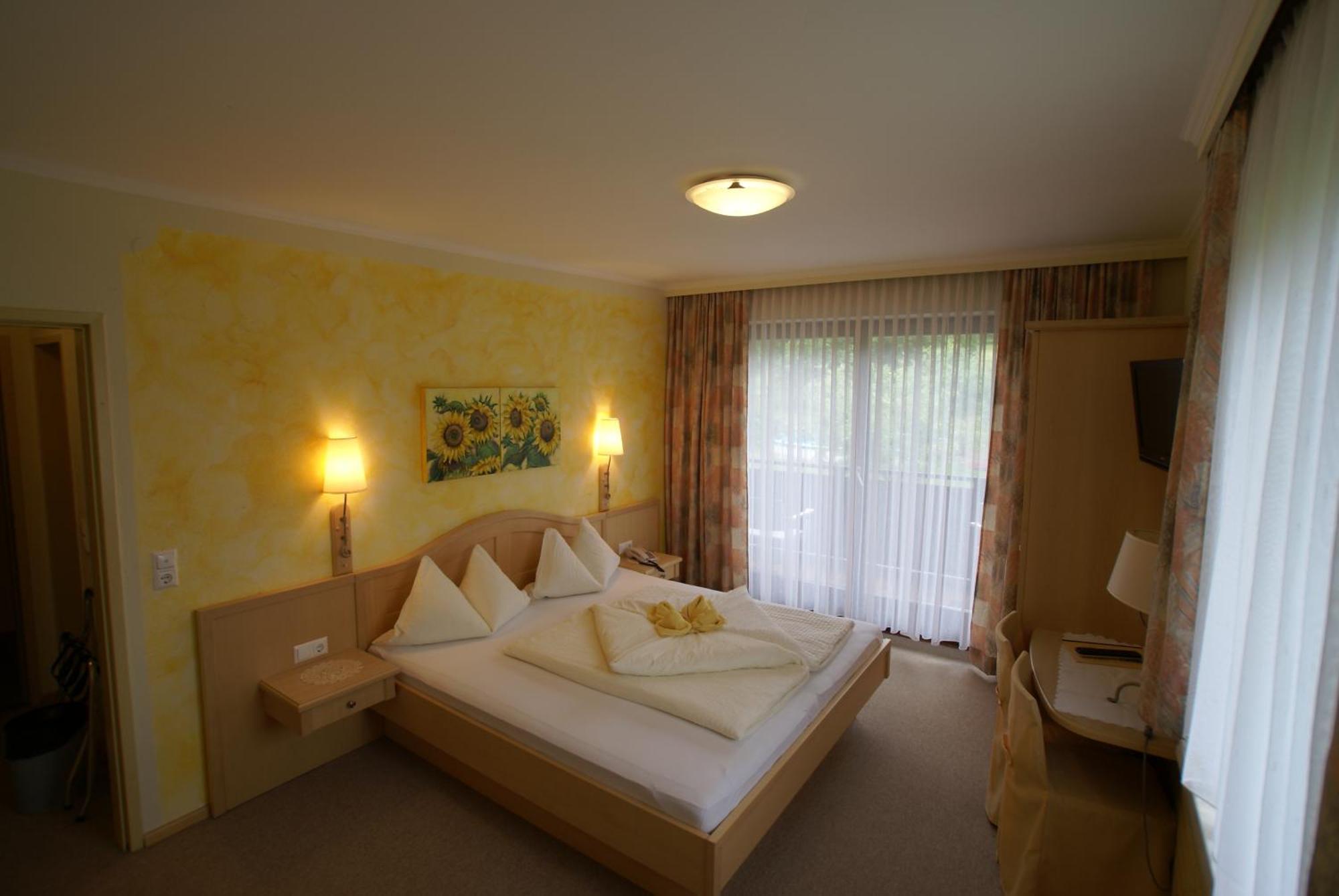 Gasthof Hotel Zur Post 펠레크 외부 사진