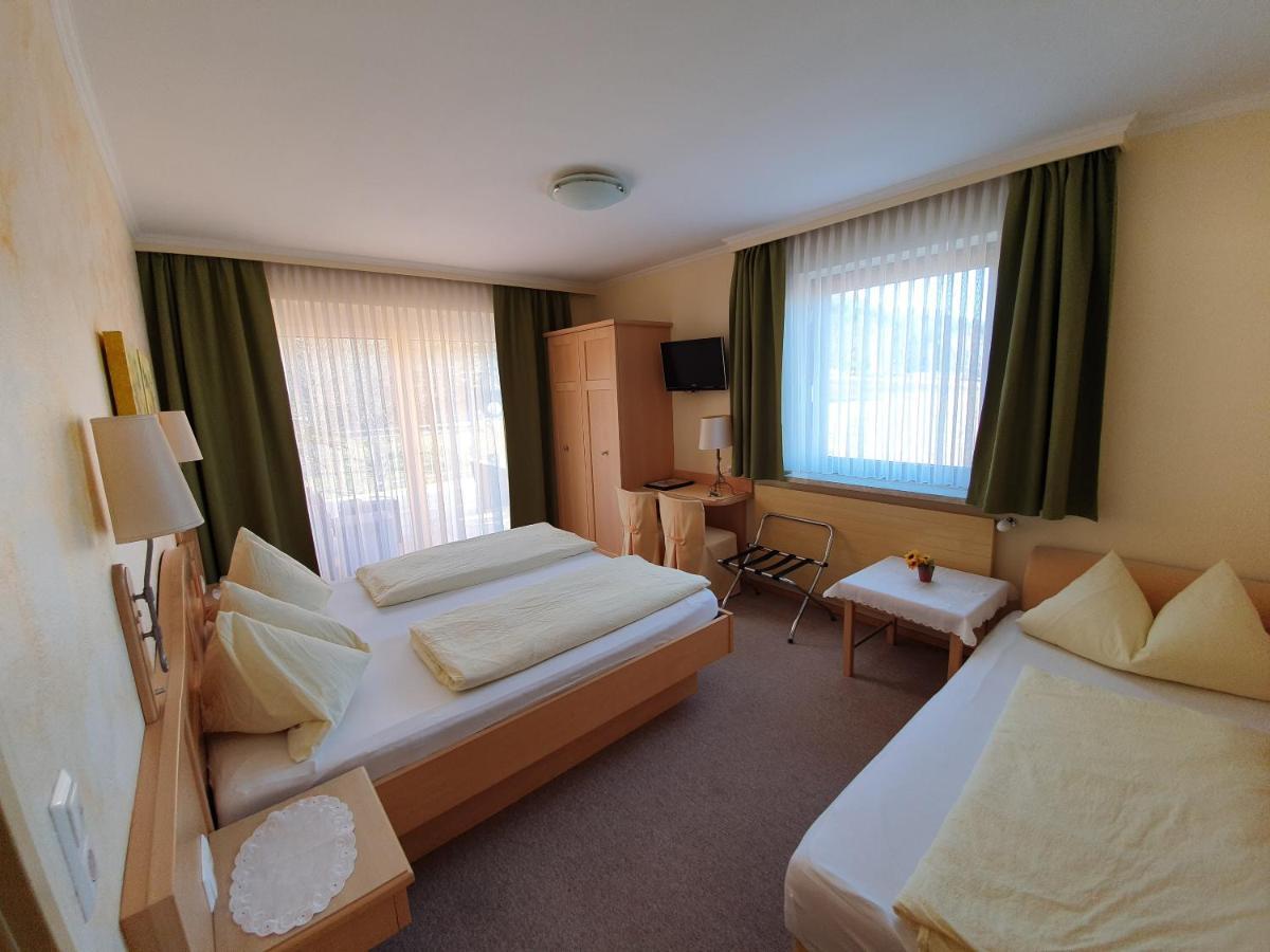 Gasthof Hotel Zur Post 펠레크 외부 사진